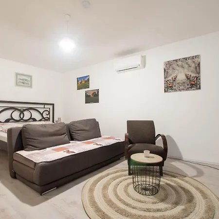 Apartmany Uprostred Zelene Lednice Exterior photo