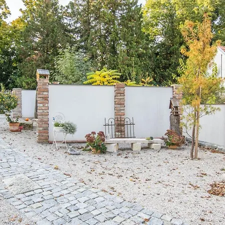 Apartmany Uprostred Zelene Lednice Exterior photo