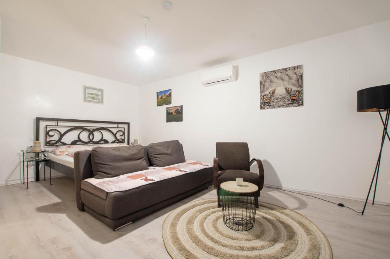 Uprostred Zelene Apartament *